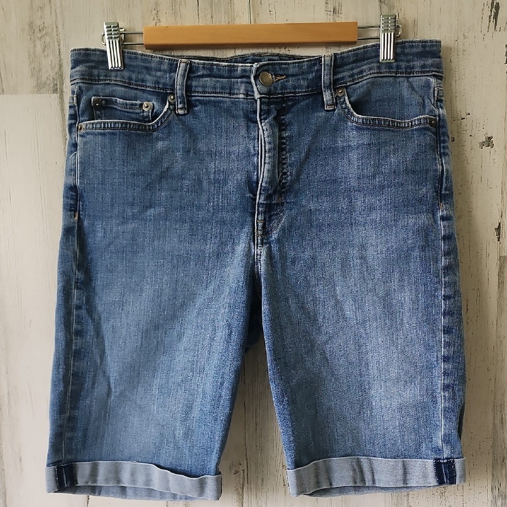 Lauren Ralph Lauren  Blue Jean Bermuda Shorts Cuffed Medium Wash Size 12